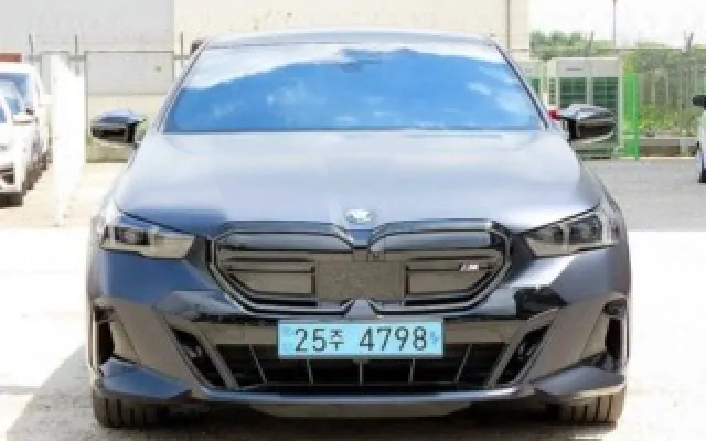 카니발5세대 중고차 i5 M60 xDrive 매물 사진 8 - 2024/01 9,583km